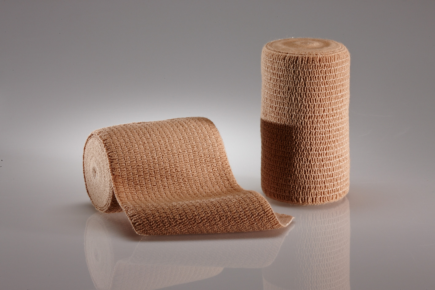 ELASTUS forte Langzugbinde 7 m x 10 cm (10 Stck.) hautfarben, grob